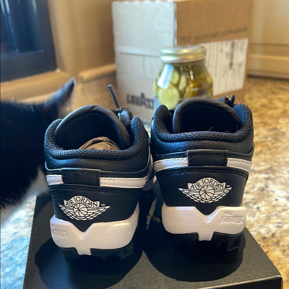 Nike Air Jordan Soccer Cleats - Picture 3 of 6